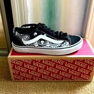 Women’s Skull Vans